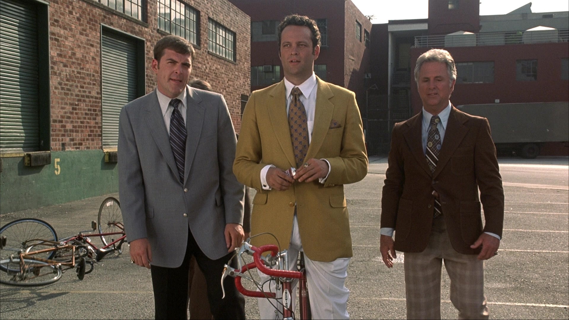 Anchorman: The Legend of Ron Burgundy (2004), wide, 1.78:1 — film still