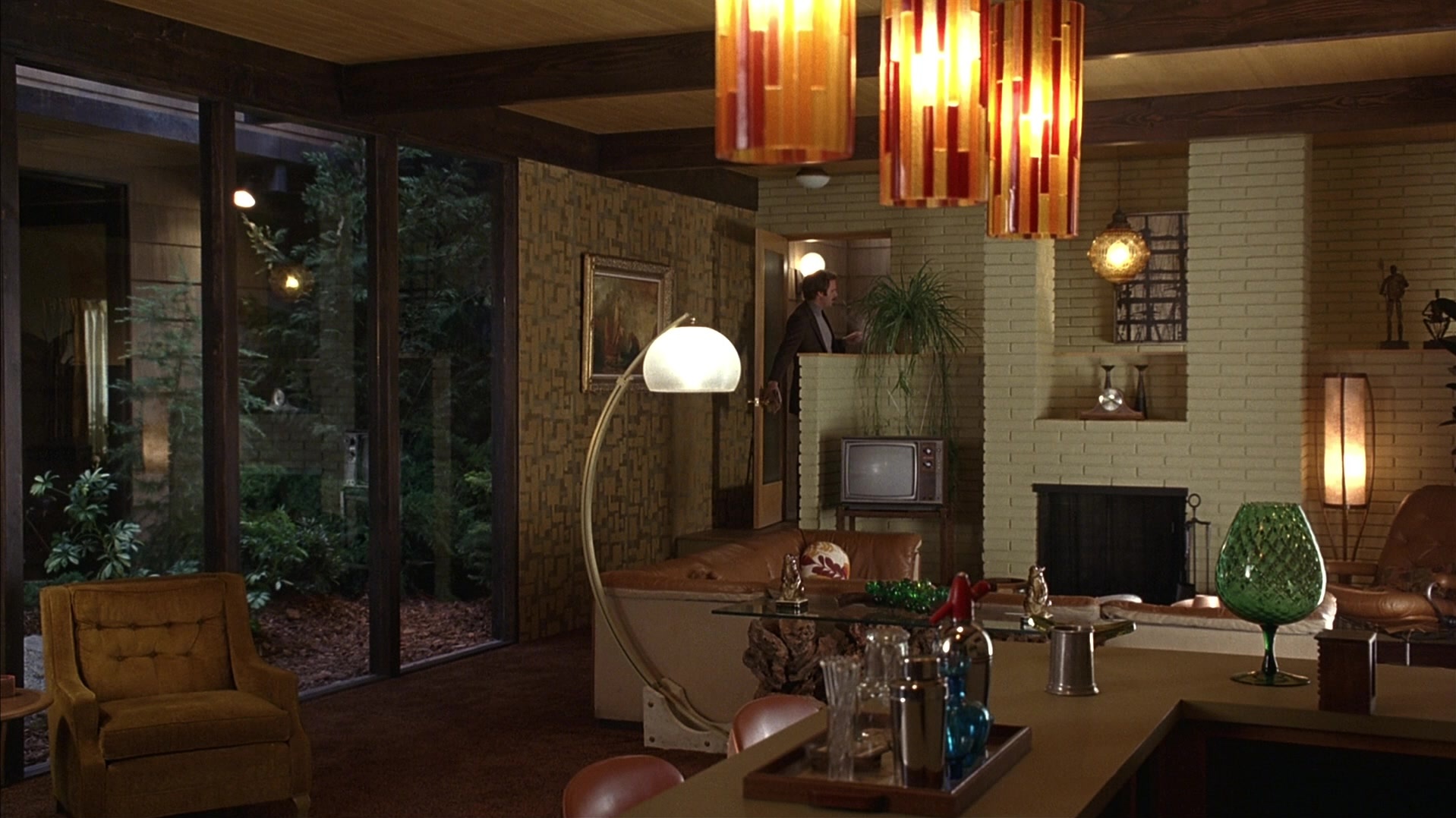 Anchorman: The Legend of Ron Burgundy (2004), wide, 1.78:1 — film still
