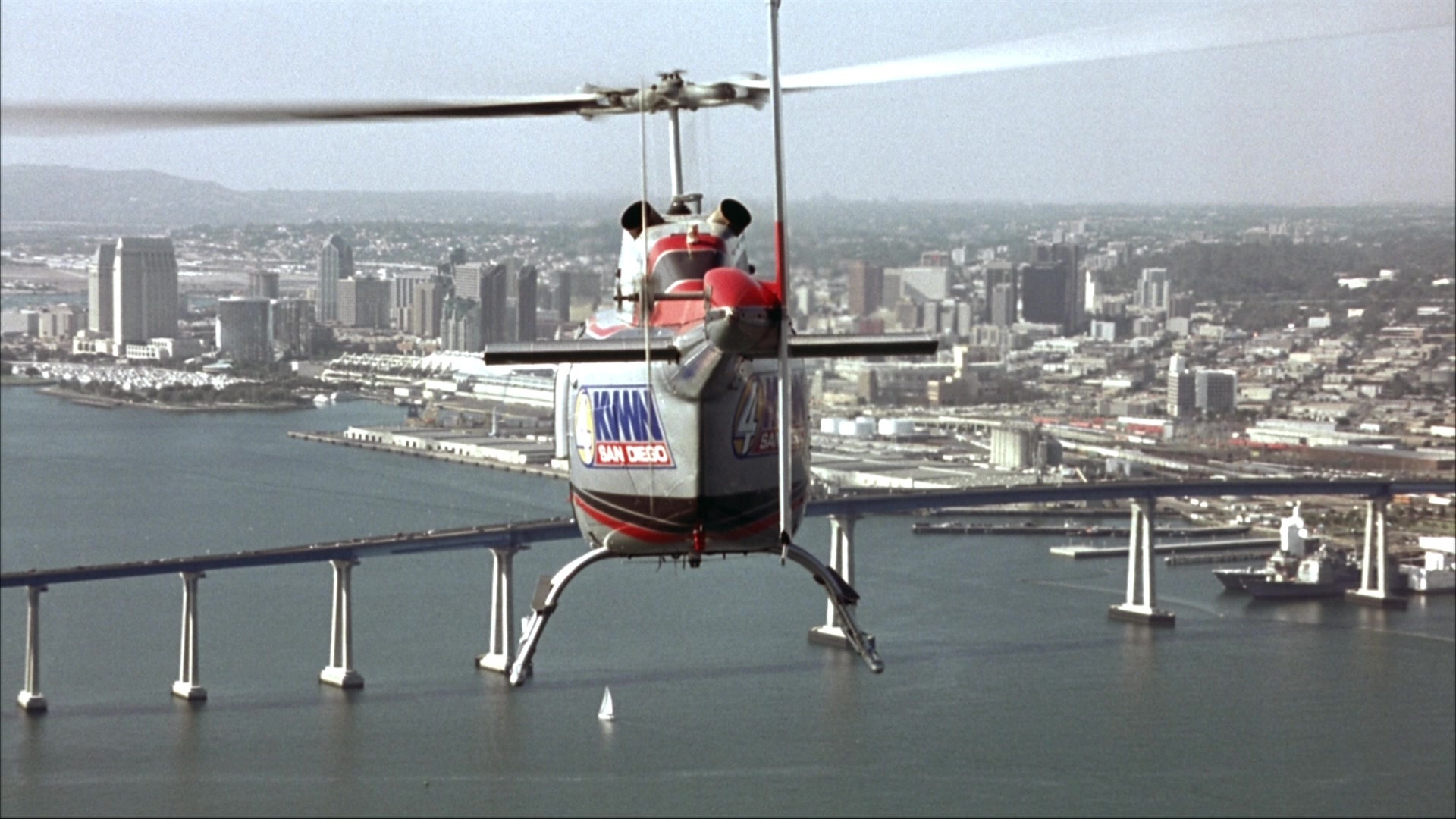 Anchorman: The Legend of Ron Burgundy (2004), wide, 1.78:1 — film still