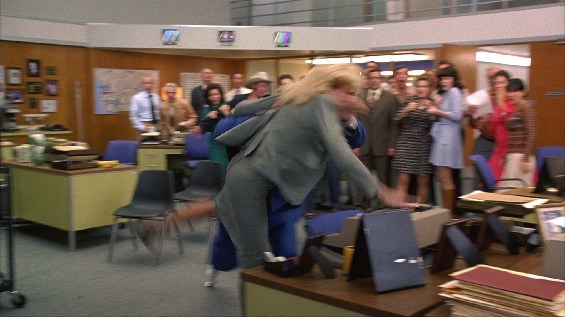 Anchorman: The Legend of Ron Burgundy (2004), wide, 1.78:1 — film still