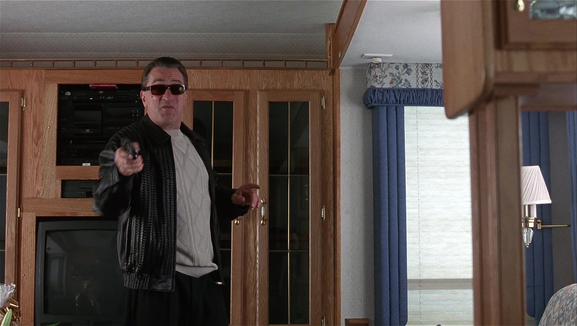 Analyze That (2002), wide, 1.77:1 — film still