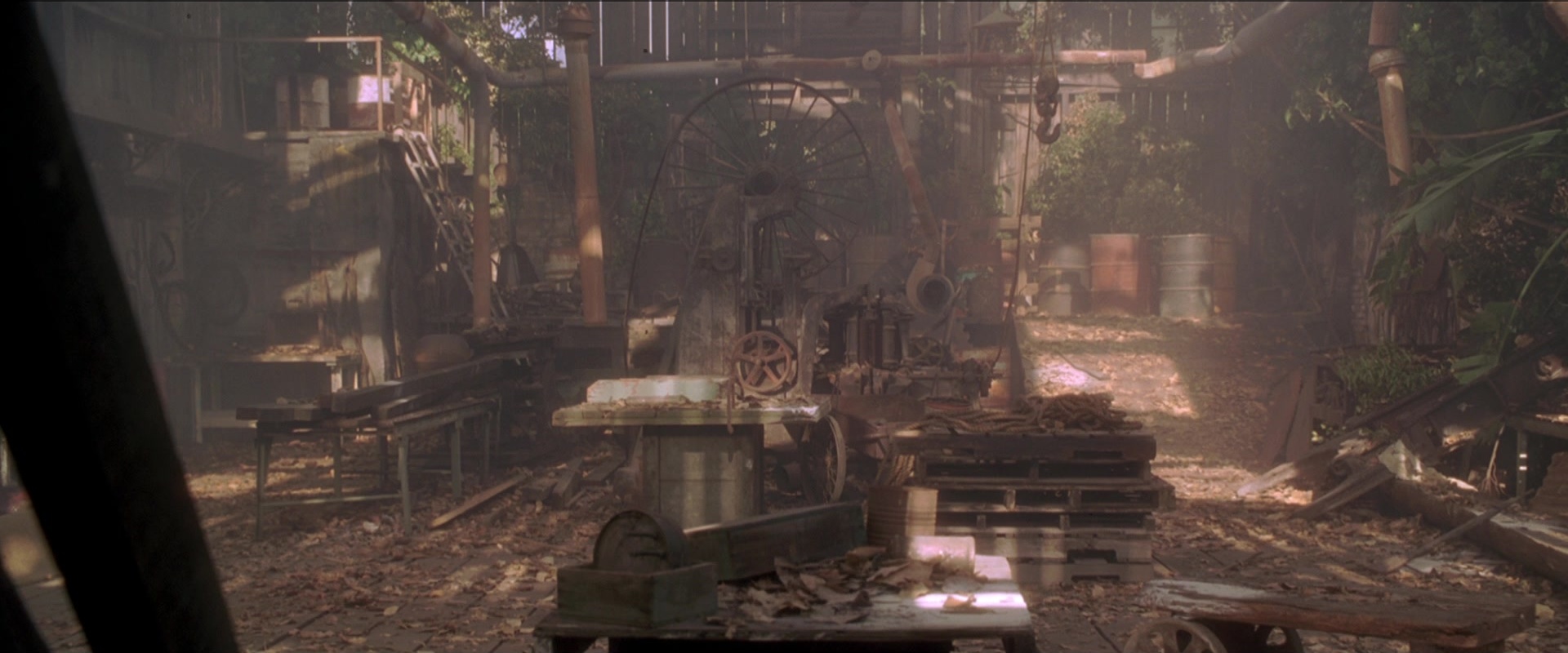 Anaconda (1997), wide, 2.40:1 — film still