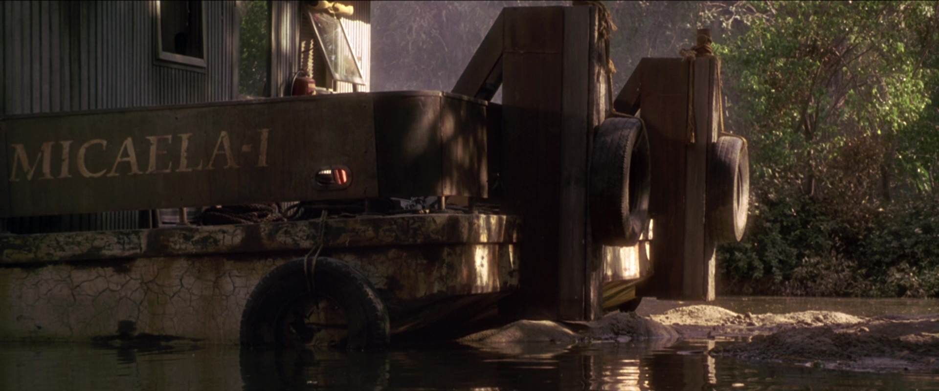 Anaconda (1997), wide, 2.40:1 — film still