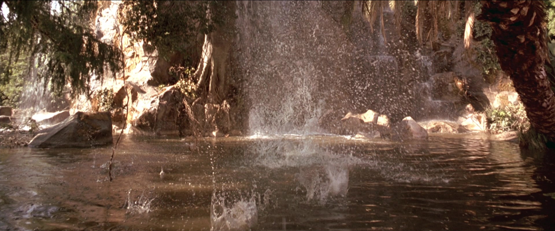 Anaconda (1997), wide, 2.40:1 — film still