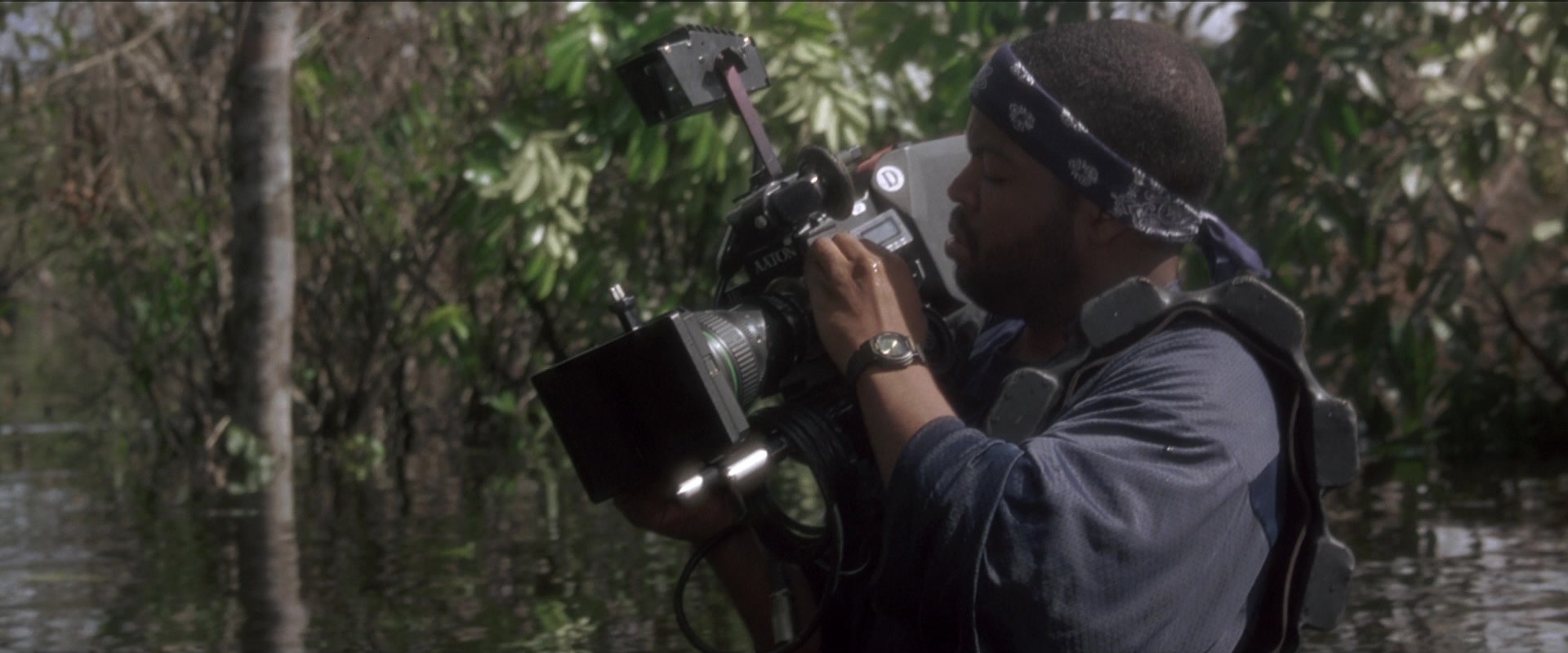 Anaconda (1997), wide, 2.40:1 — film still