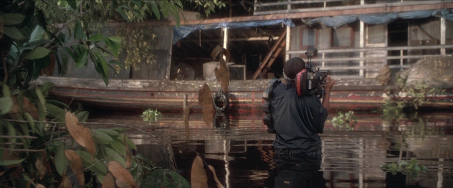 Anaconda (1997), wide, 2.40:1 — film still
