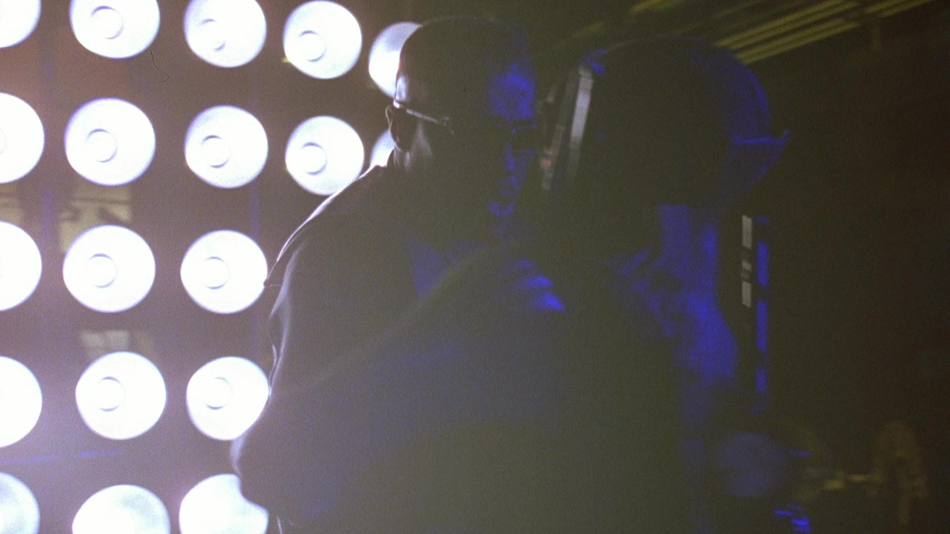 Blade II (2002), wide, 1.78:1 — film still