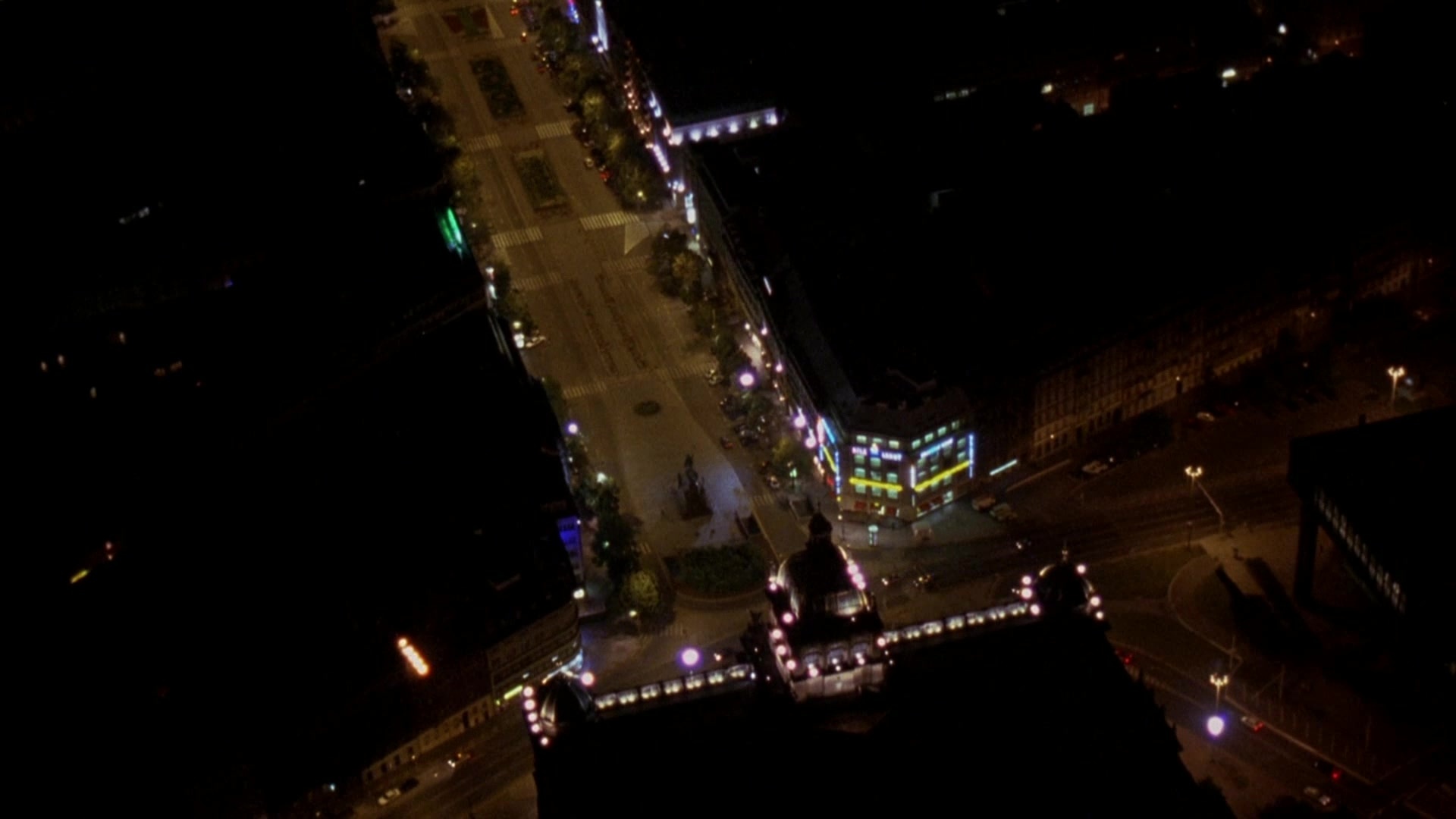 Blade II (2002), wide, 1.78:1 — film still