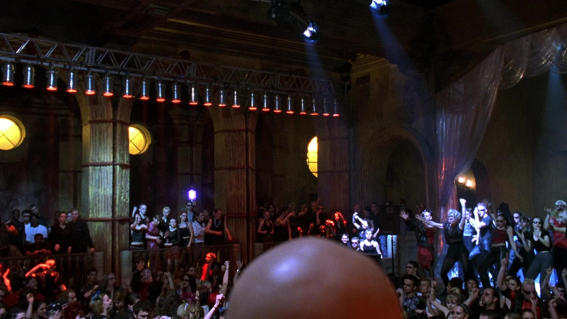 Blade II (2002), wide, 1.78:1 — film still