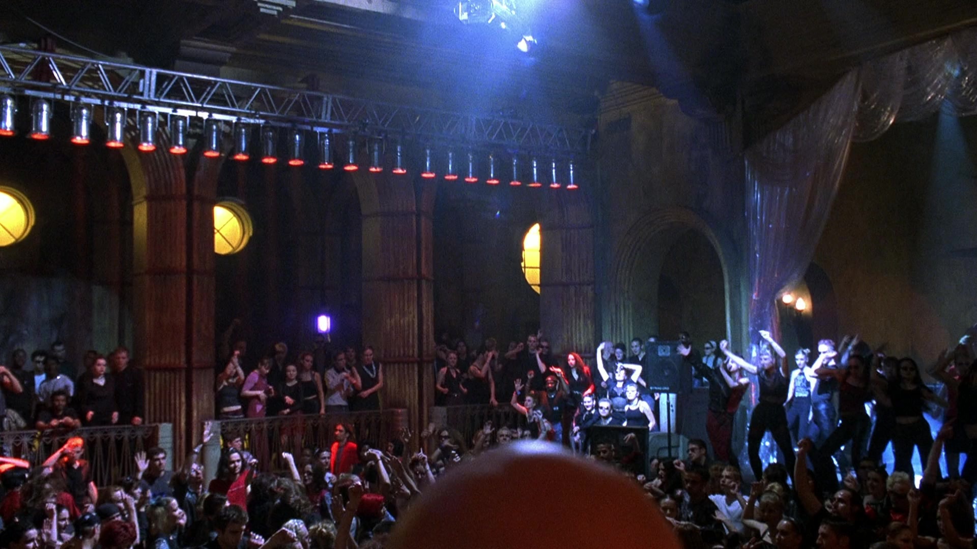 Blade II (2002), wide, 1.78:1 — film still