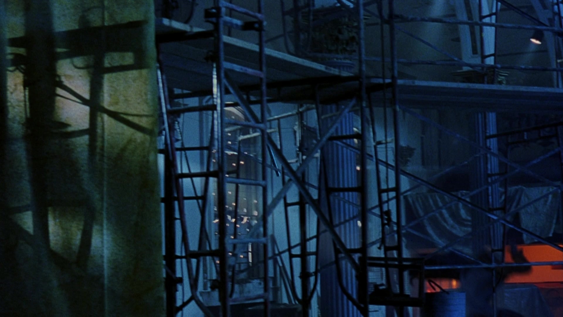 Blade II (2002), wide, 1.78:1 — film still