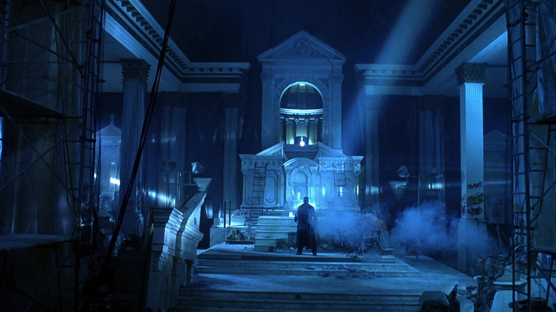 Blade II (2002), wide, 1.78:1 — film still