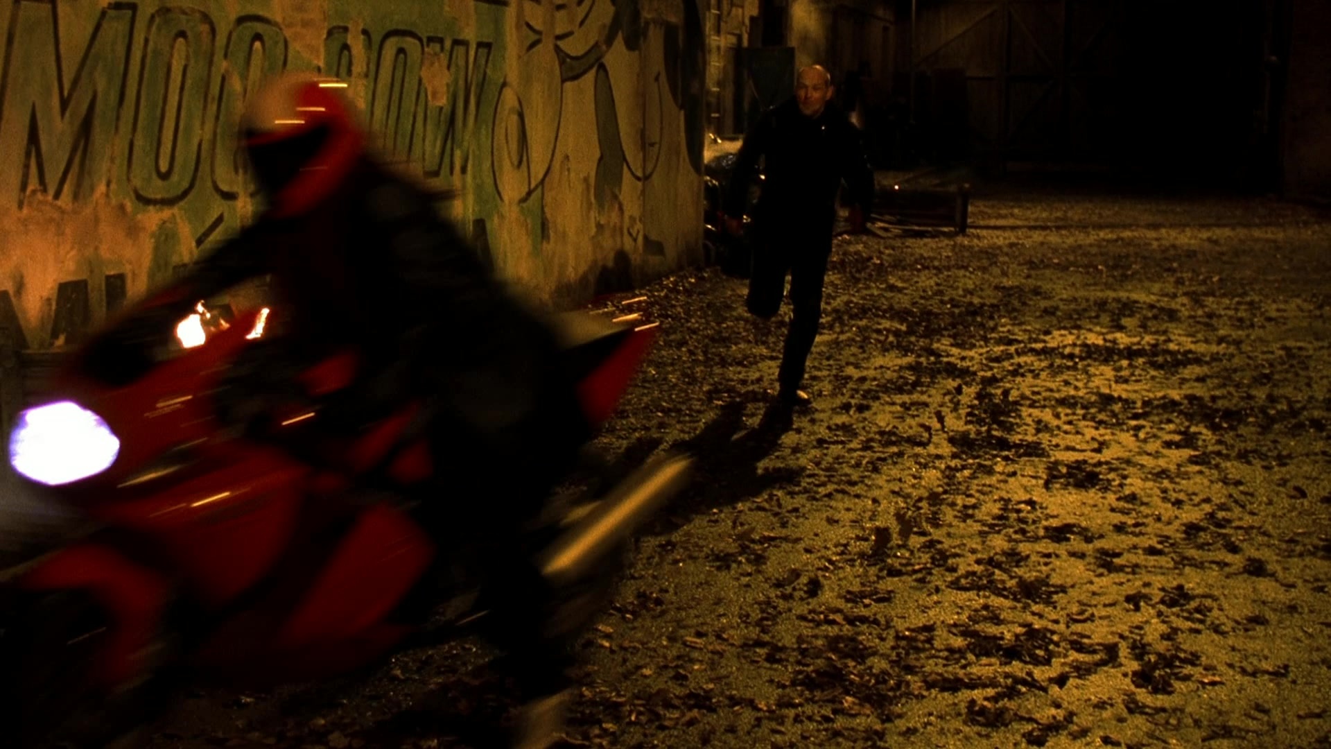 Blade II (2002), wide, 1.78:1 — film still