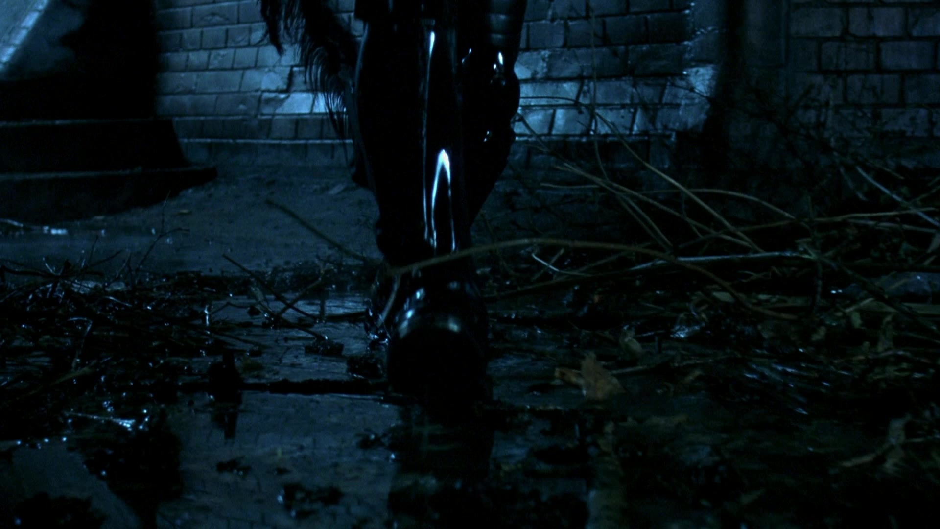 Blade II (2002), close, 1.78:1 — film still