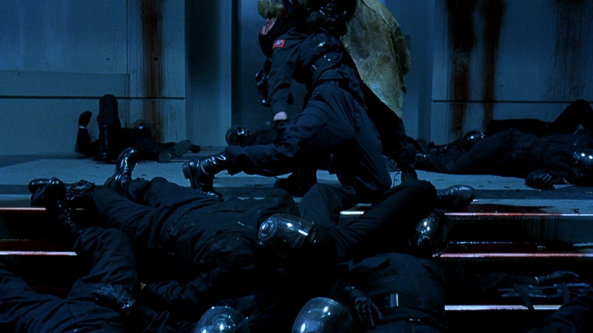Blade II (2002), wide, 1.78:1 — film still