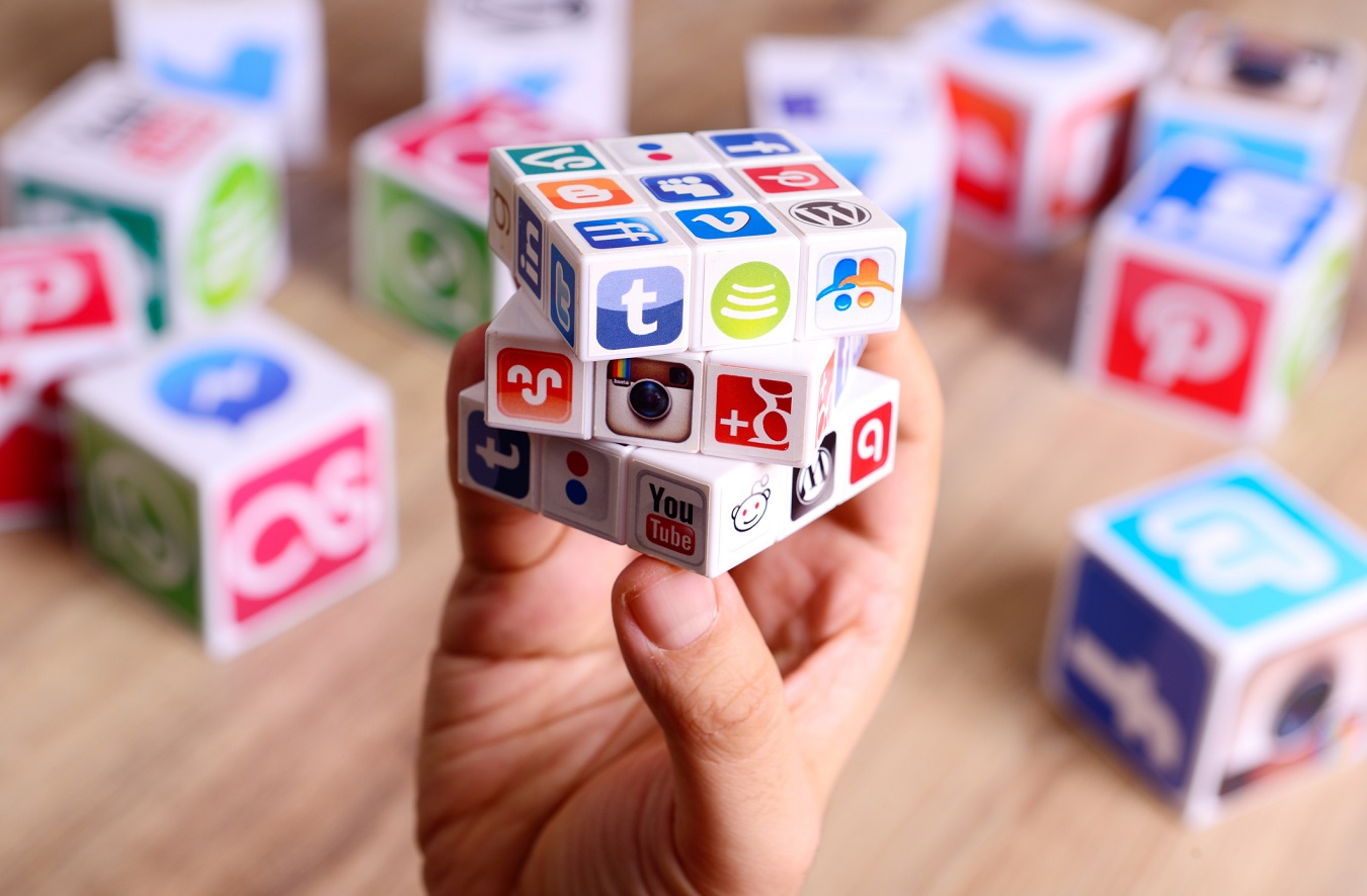 Social media puzzle cube