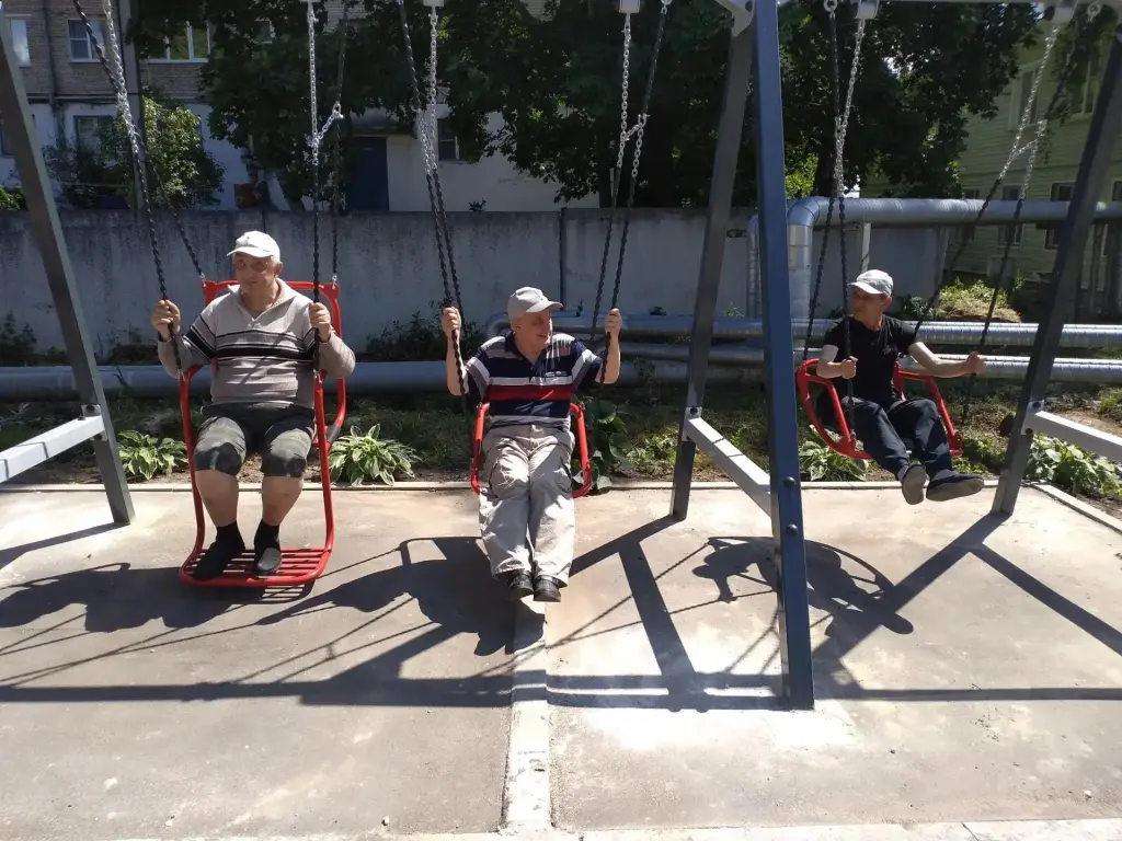 Полет на качелях: простые радости