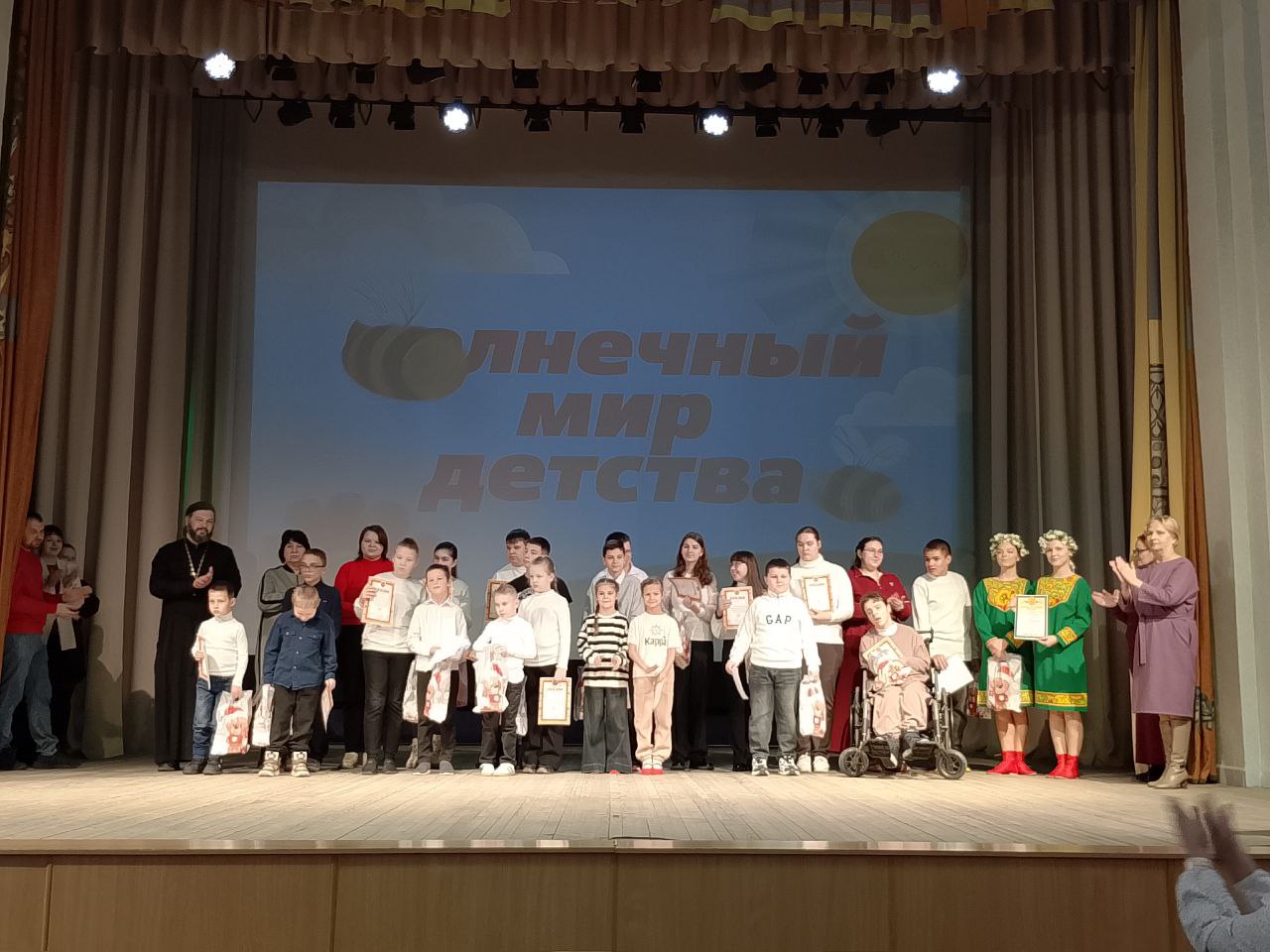 Ежегодный фестиваль Солнечный мир детства.jpg