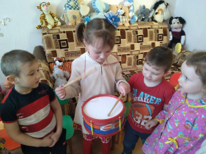 "Мы поем, стучим, играем, музыкальность развиваем"