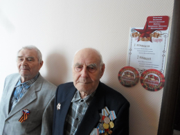 Здесь живут герои воины и труда