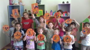 Украшение тарелок в технике квиллинг.     