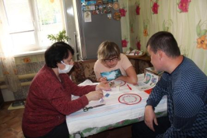 Работа в «Домашнем микро реабилитационном центре» по направлениям «Все пучком» и « Умелые ручки».