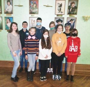 На подмостках сцены