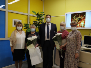 Вручение дипломов активистам добровольческого центра.