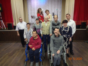 В Собинском ПНИ Международному дню инвалидов была посвящена концертная программа «Лети, лети, лепесток…»