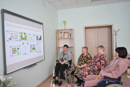 Выставка детских рисунков «Моя мама- социальный работник»