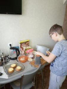 Занятие по программе «Домоводство». Омлет в булочке.