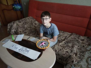 Занятие в «Домашнем микро-реабилитационном центре» по направлению «интеллектуальные игры».