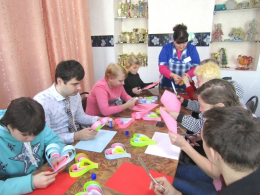  Мастерская «Умелые руки» изготовление поделок ко  Дню влюбленных в технике бумагапластика