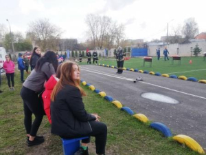 Эта служба и опасна, и трудна