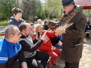 "Карлсон собирает друзей!"