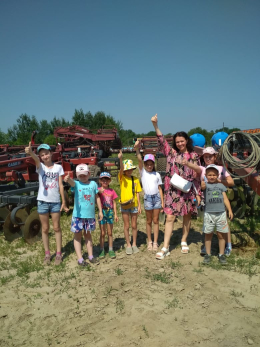 Четвертый день в лагере. Экскурсия в ООО "Мелагро"