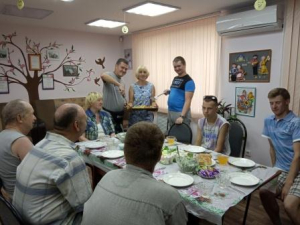 Учились готовить рыбу в фольге.