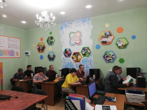 За компьютером сижу, мышку я в руках держу