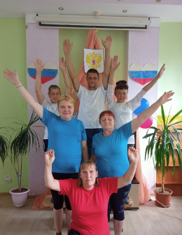 Гордо взвейся над страной флаг российский наш родной!
