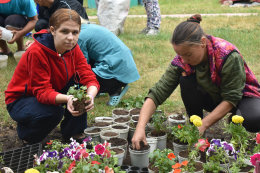 Акция «Цветами улыбается Земля»
