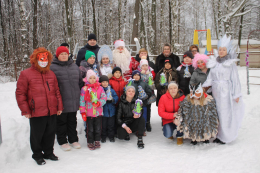 Новый год у ворот, ребятишек радость ждет.