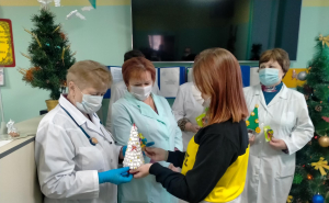 «С Новым годом, медики!»
