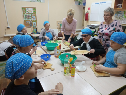 Яблочная шарлотка