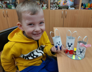 В мастерской Деда Мороза кипит работа