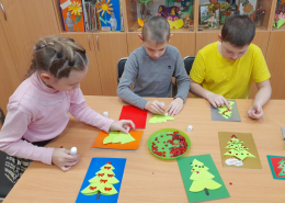 В мастерской Деда Мороза кипит работа