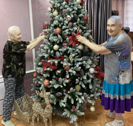 Украшение ёлок учреждения
