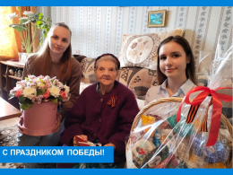 Молодые сотрудницы Владимирского хлебокомбината поздравили труженицу тыла Лебедеву Людмилу Григорьевну с наступающим праздником Великой Победы!