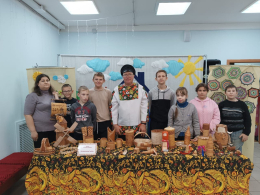 Изготовили берестяной сувенир