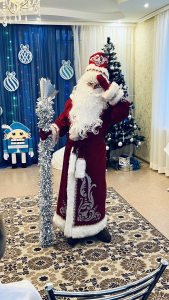 Всё сияет новогодним настроением 
