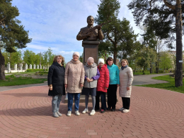 В рамках празднования 80-летия Великой Победы  с ребятами 2-й группы, состоялось возложение цветов к памятнику Михаила Тимофеевича Калашникова в парке «Патриот».